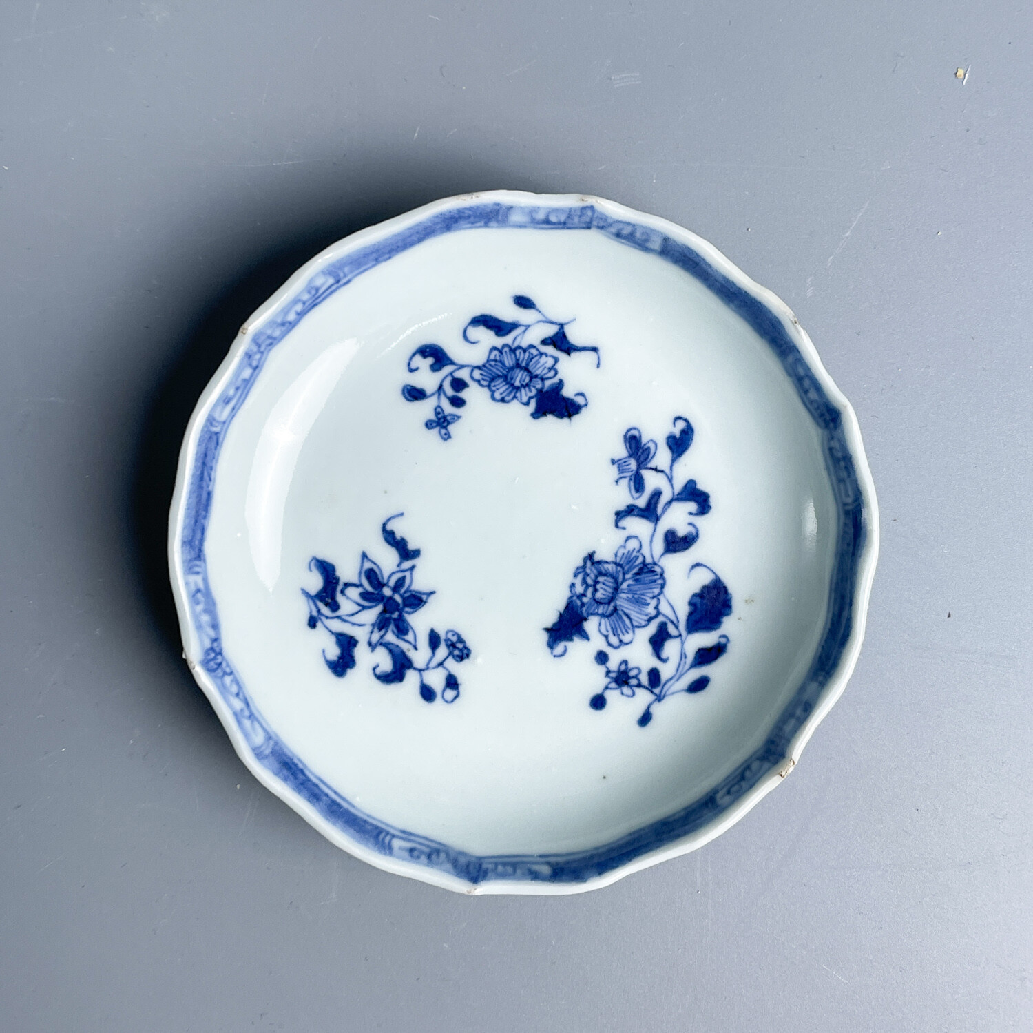 清康熙青花花卉纹花口小盘-M25LC008F78