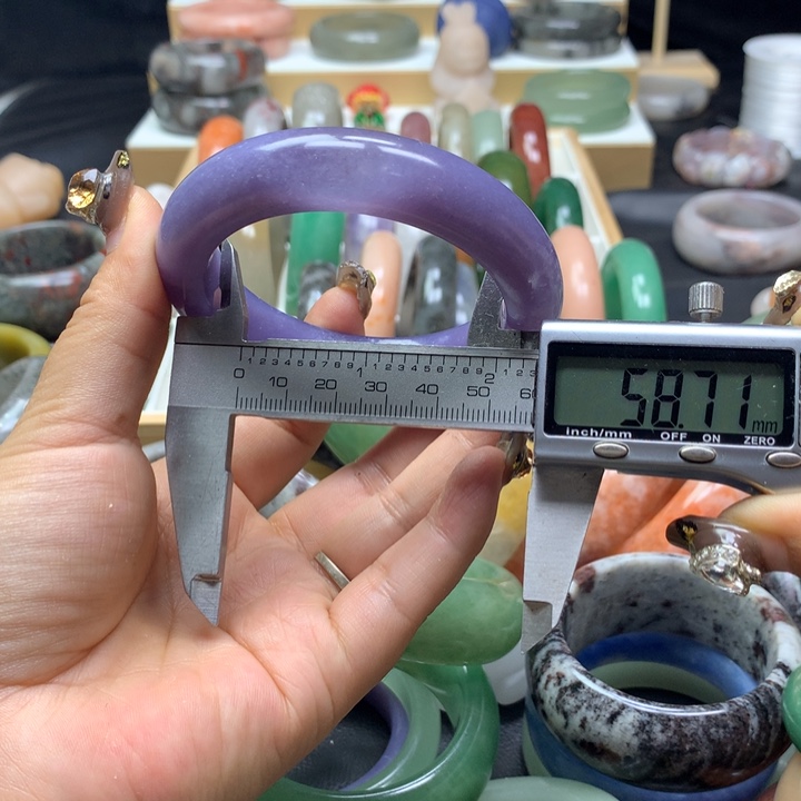 未镶嵌手镯石英质玉