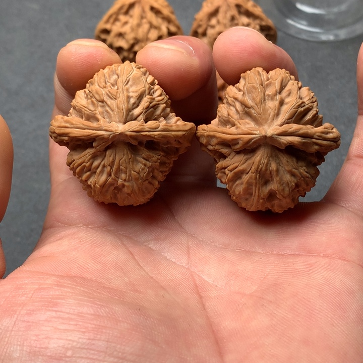 鹤***山吊坠文玩核桃白狮子文玩核桃