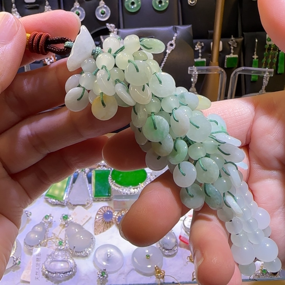 颈饰未镶嵌翡翠吊坠