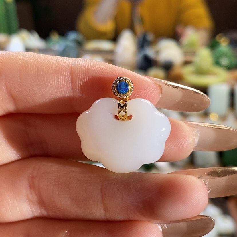 【闪购商品】和田玉吊坠18K金镶嵌