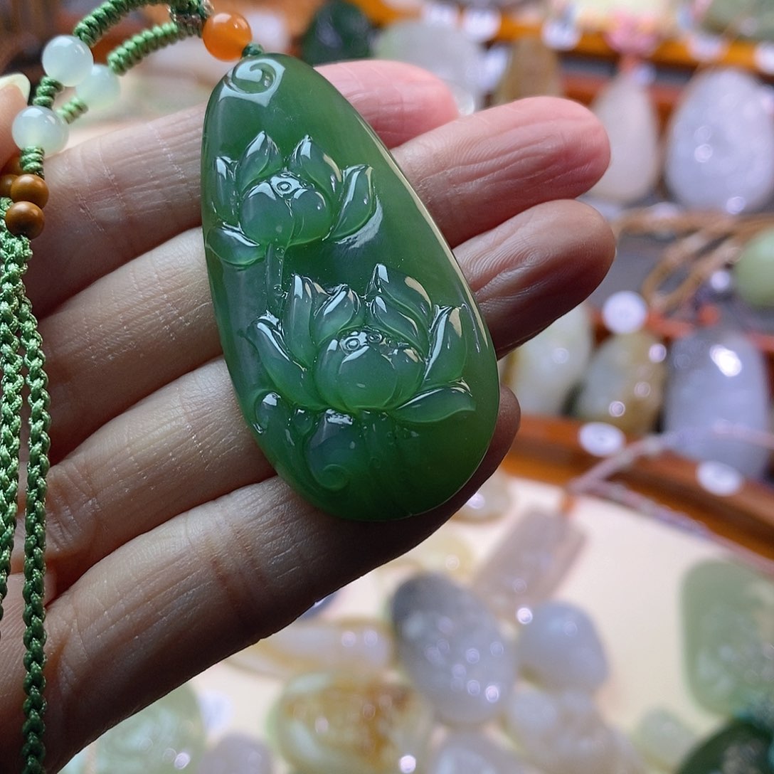 和田玉颈饰未镶嵌倩***酒