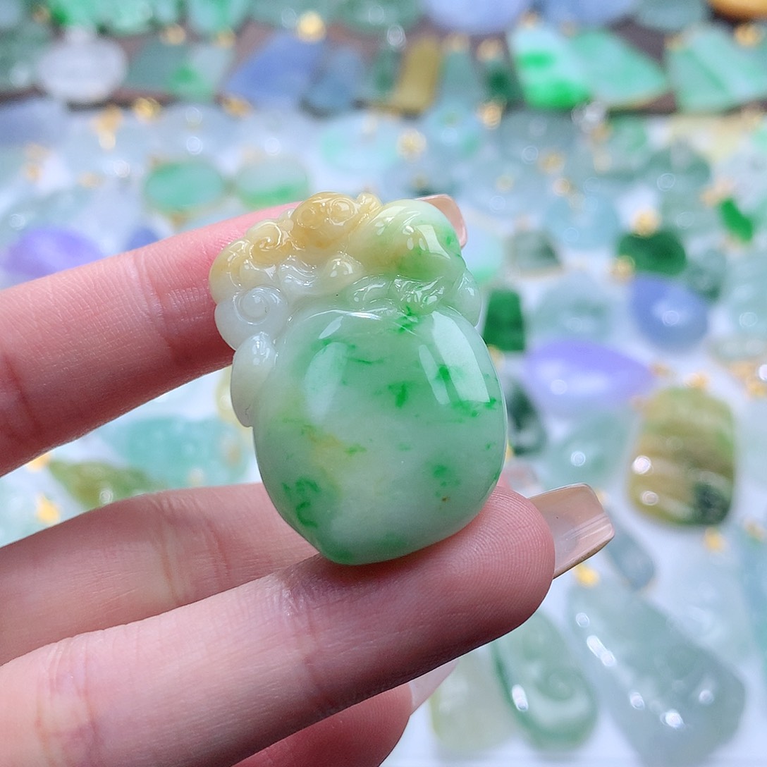 翡翠颈饰未镶嵌翡翠