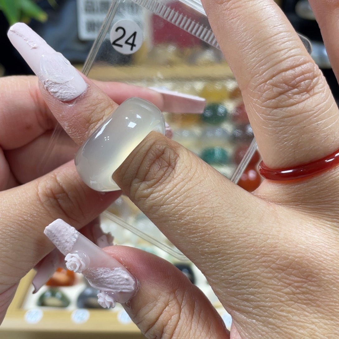 玛瑙/玉髓未镶嵌戒指24号港码14直径17（非质量问题.不退不换）