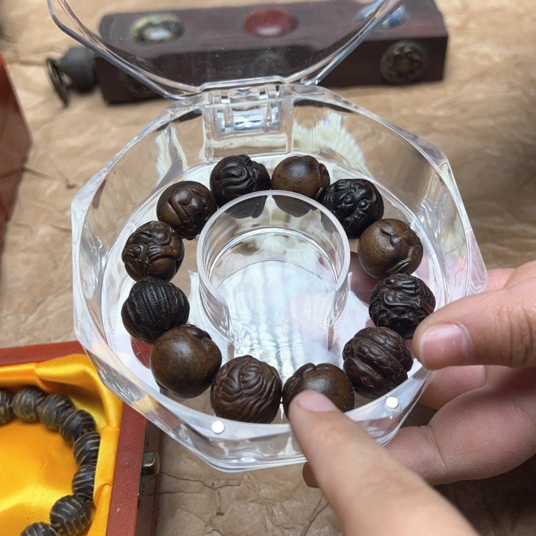 大叶紫檀（黑酸枝木类）