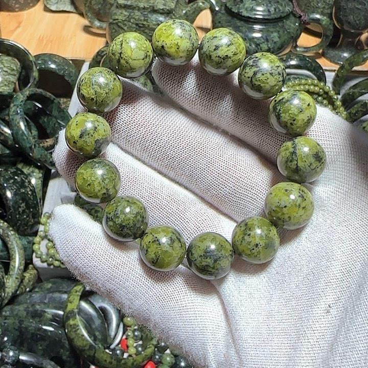 蛇纹石玉手串1.2cm未镶嵌