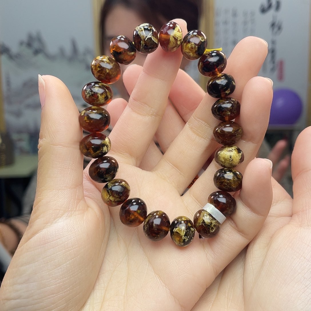 琥珀裸石未镶嵌11血溶洞