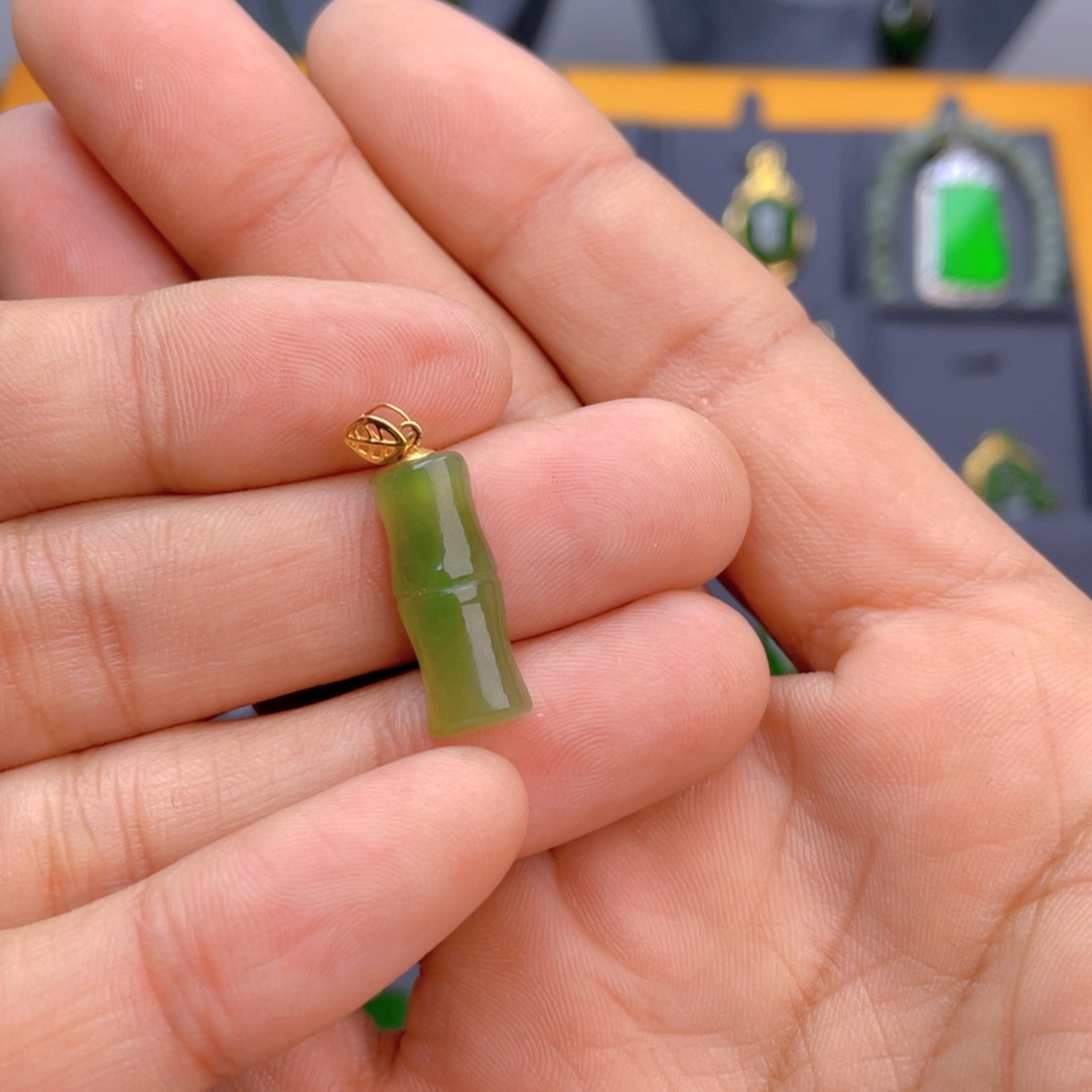 和田玉（碧玉）吊坠(不含链)18K金镶嵌?*下竹节吊坠