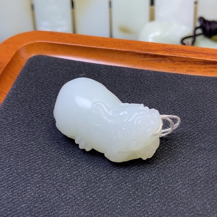 和田玉颈饰未镶嵌乒*兔