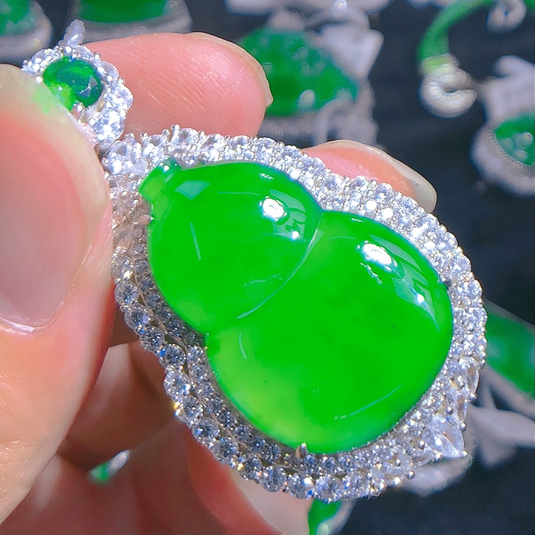 翡翠颈饰银S925镶嵌吊坠