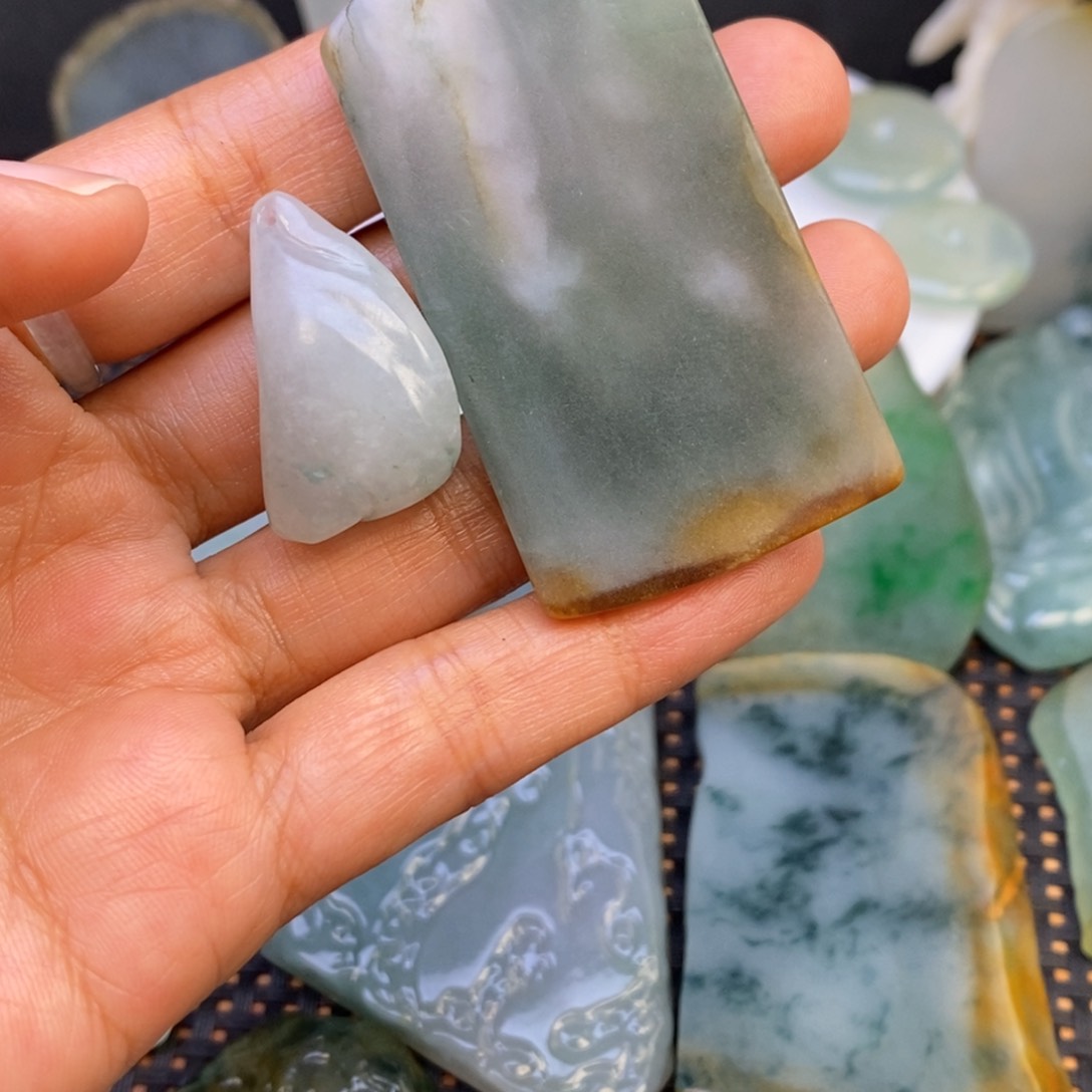 翡翠颈饰未镶嵌用****国翡翠