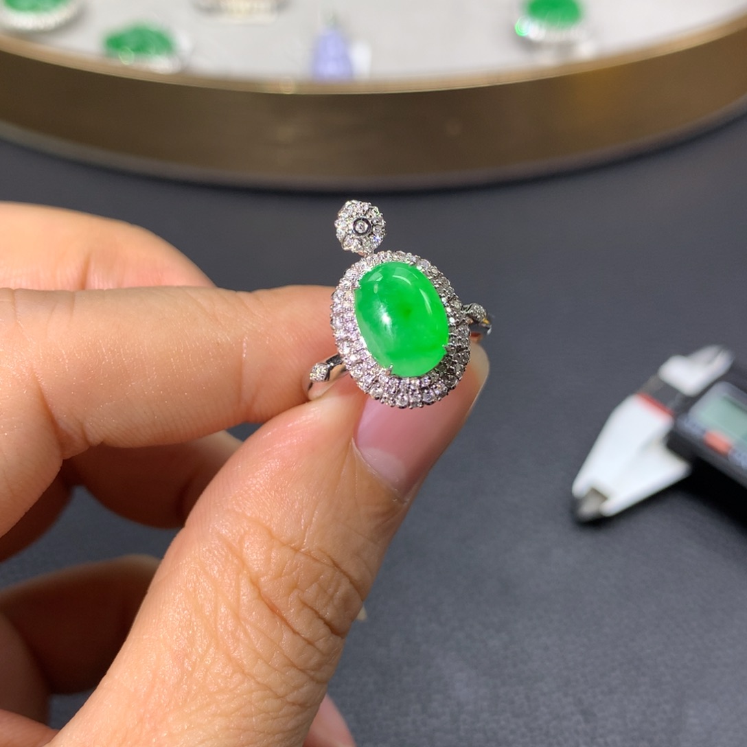 翡翠戒指18K金镶嵌翡翠