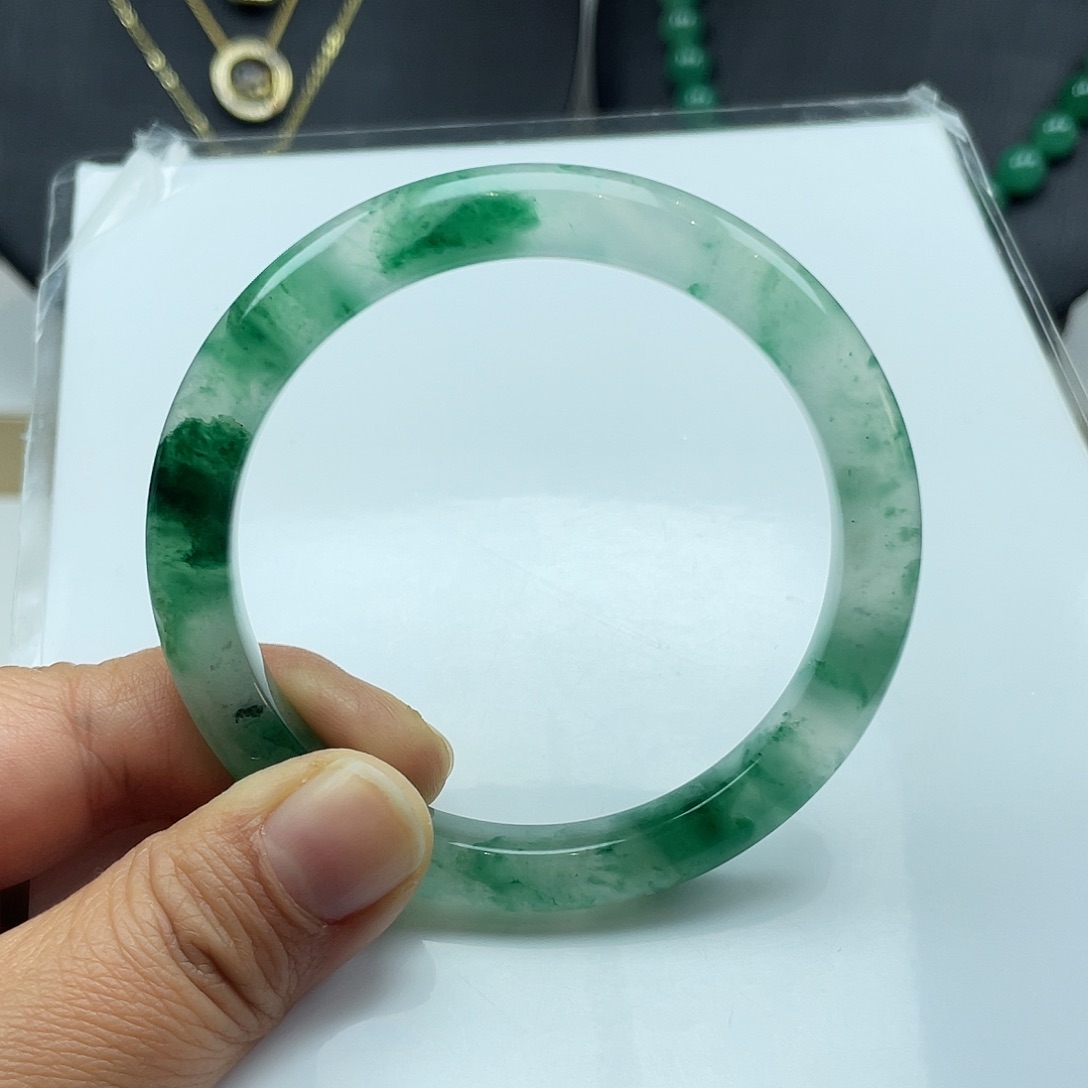 未镶嵌手镯石英质玉