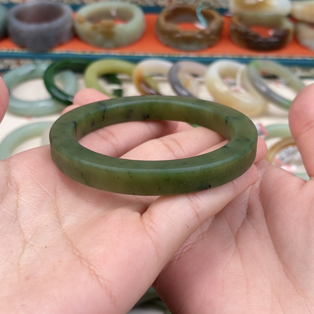 鱼****和田玉未镶嵌手镯手镯 57.2