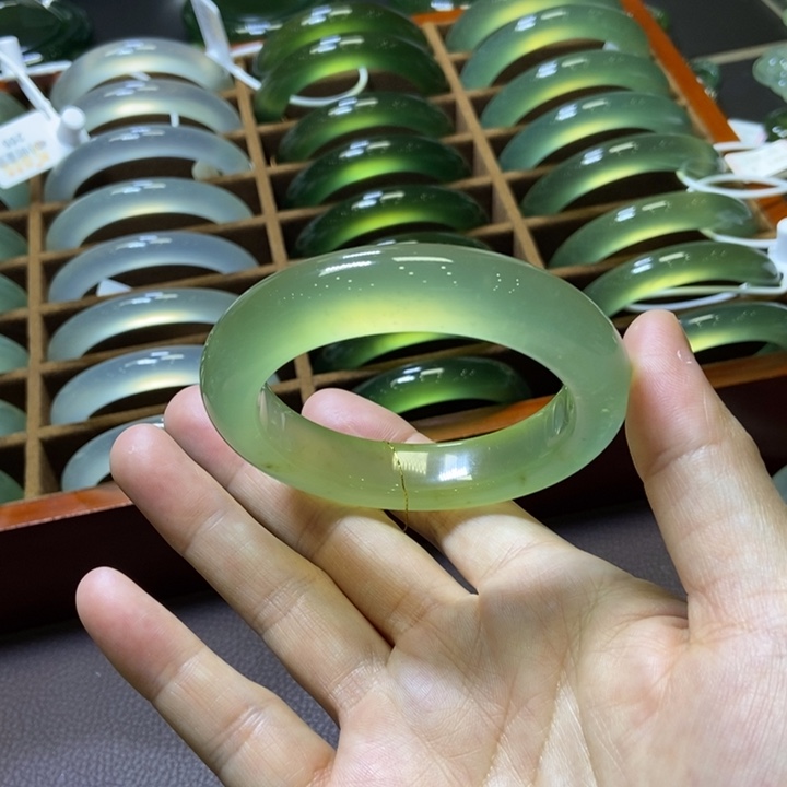 蛇纹石玉未镶嵌手镯54