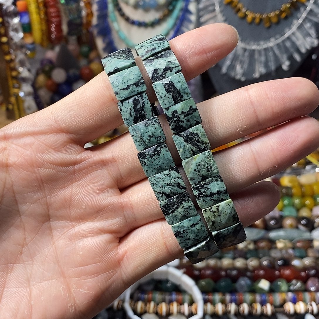 石英质玉未镶嵌，天然非洲松切面手牌12mm，