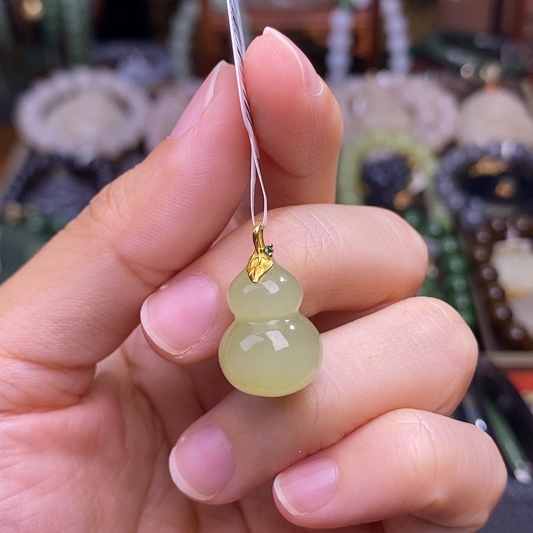 和田玉未镶嵌颈饰黄口18.K金葫芦吊坠