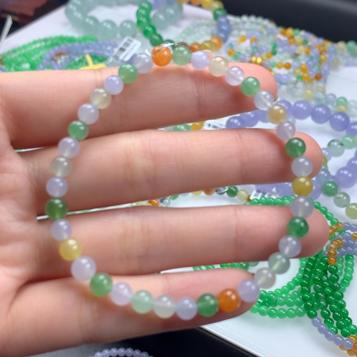 翡翠手镯未镶嵌卡