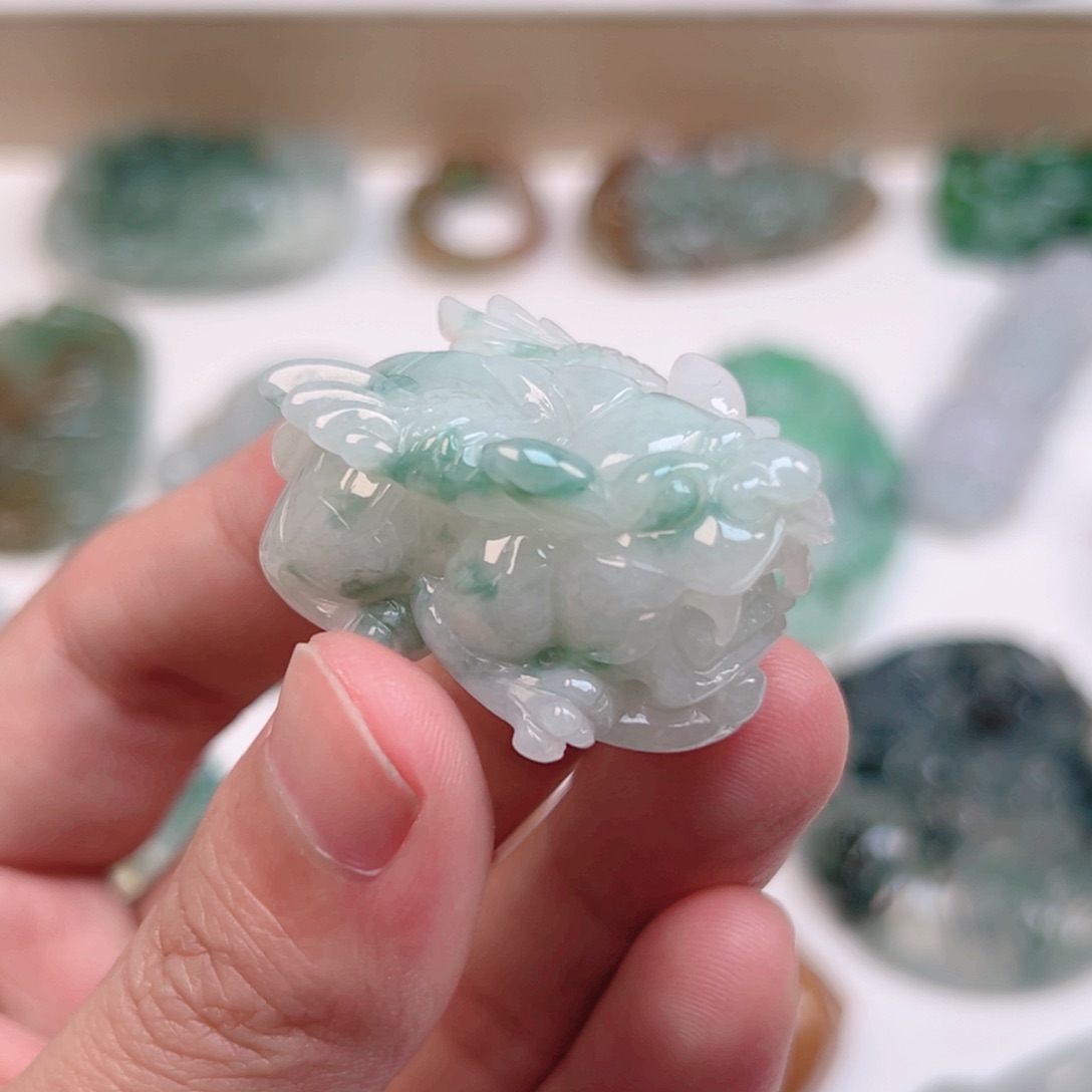 翡翠颈饰未镶嵌翡翠飞天貔貅