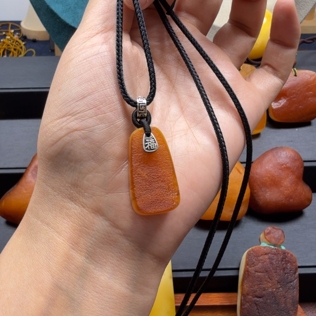 琥珀吊坠(赠链)未镶嵌