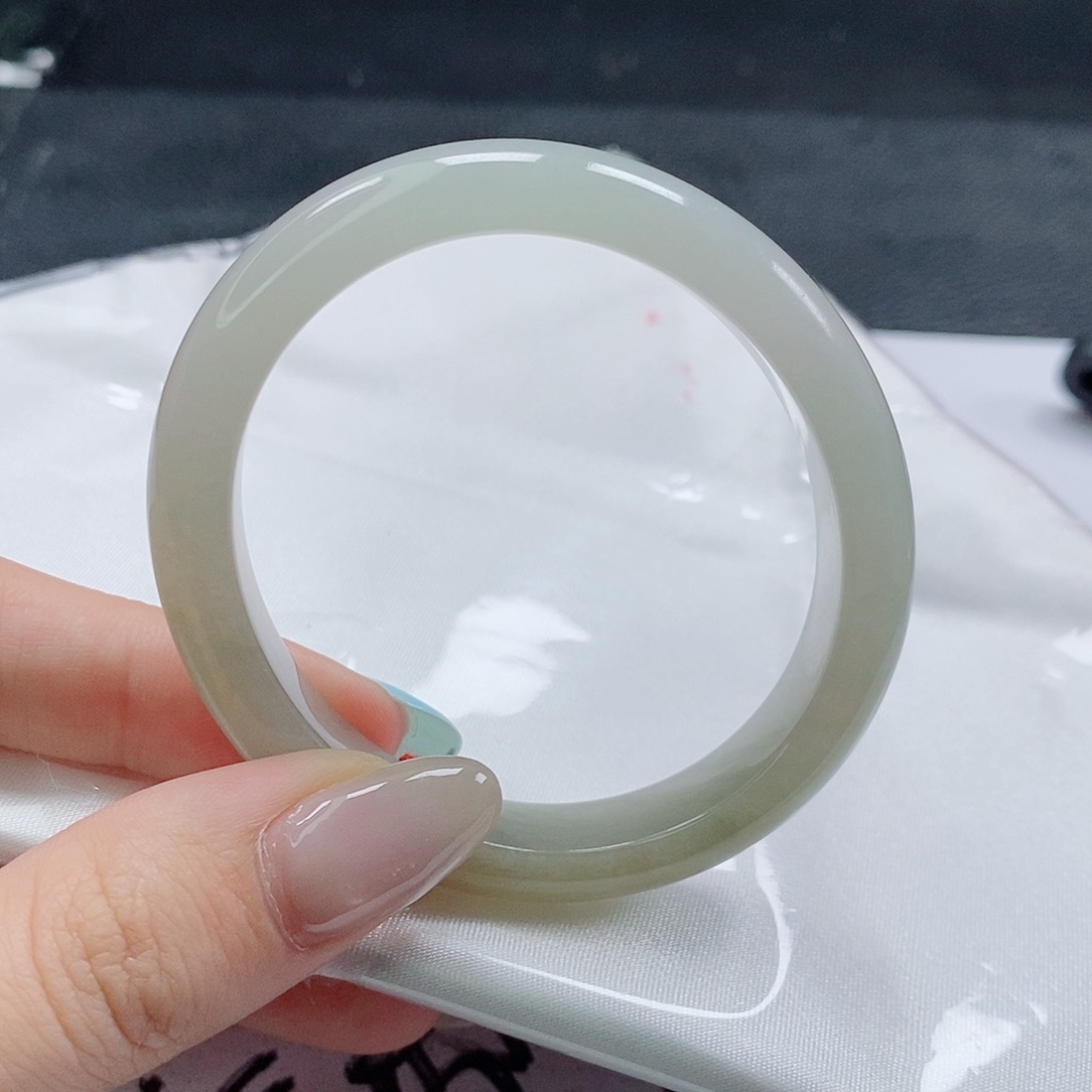 【闪购商品】未镶嵌手镯（贵妃镯）翡翠433号