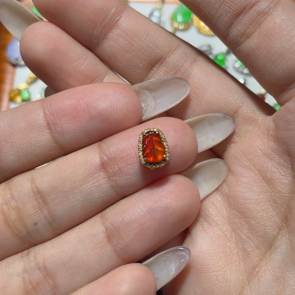 【闪购商品】颈饰18K金镶嵌翡翠
