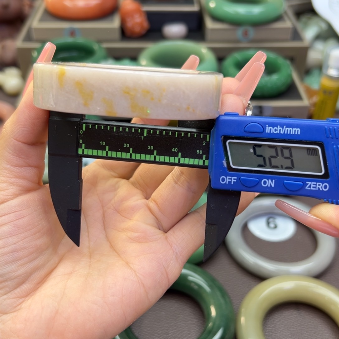 未镶嵌手镯石英岩玉