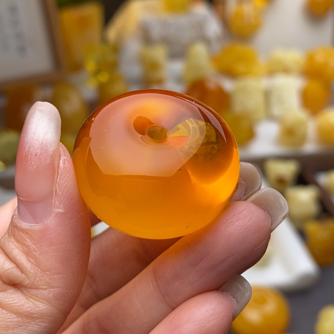 旸***旸蜜蜡未镶嵌颈饰柿子