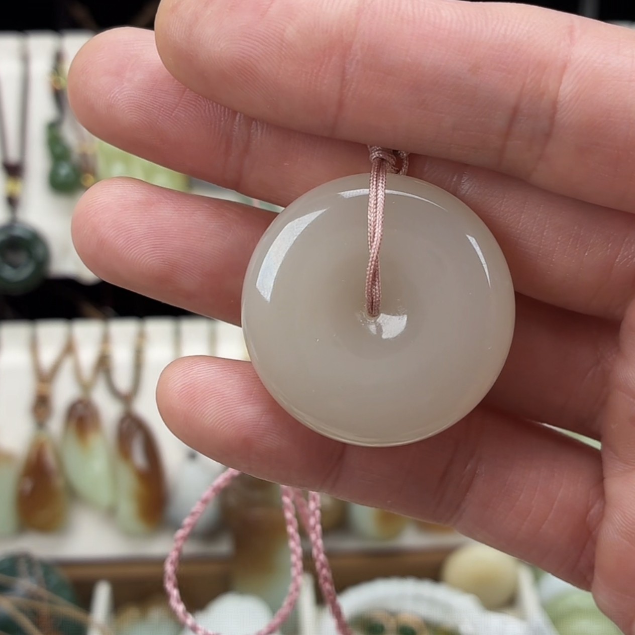 纯天然和田玉藕粉平安扣