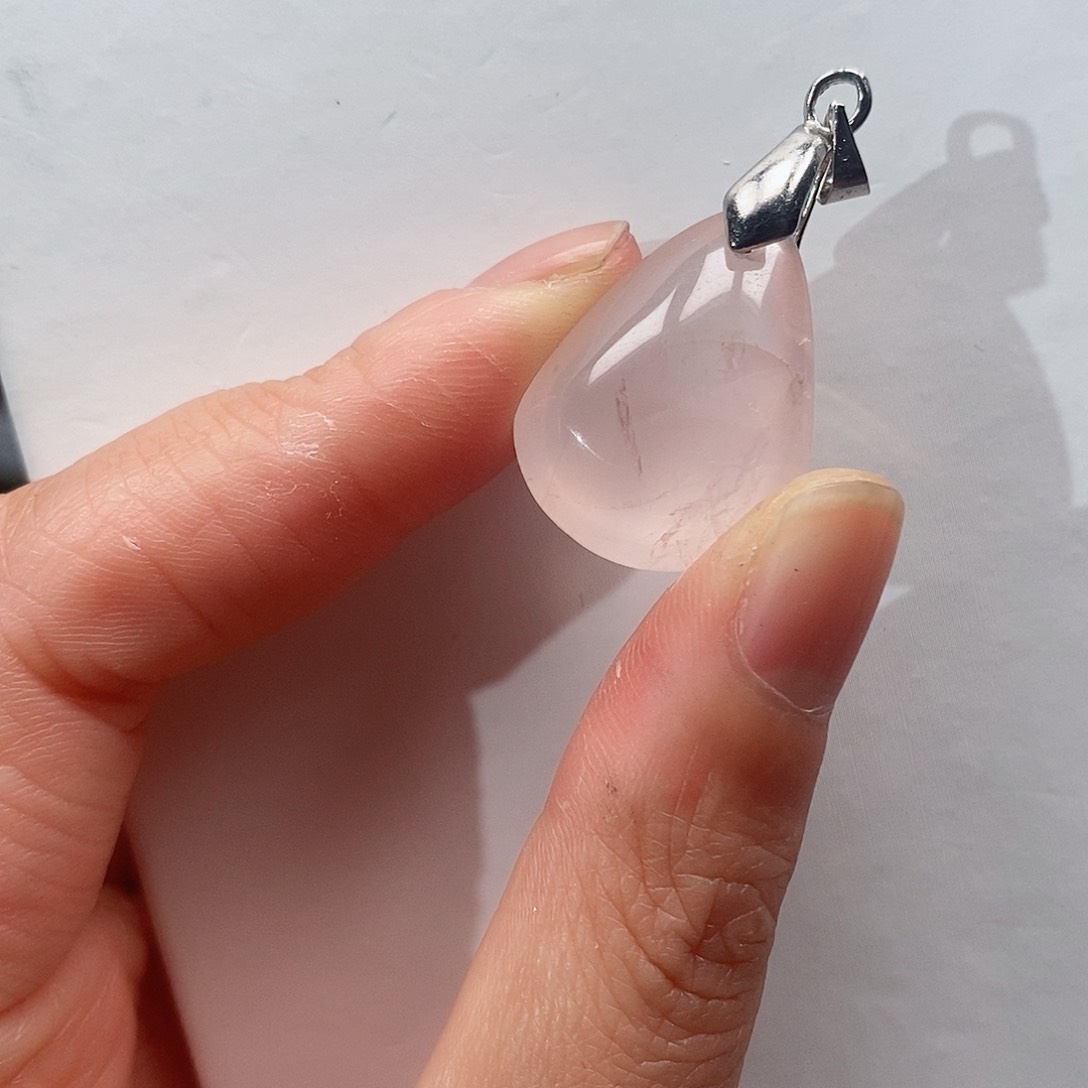 未镶嵌颈饰芙蓉石水滴吊坠