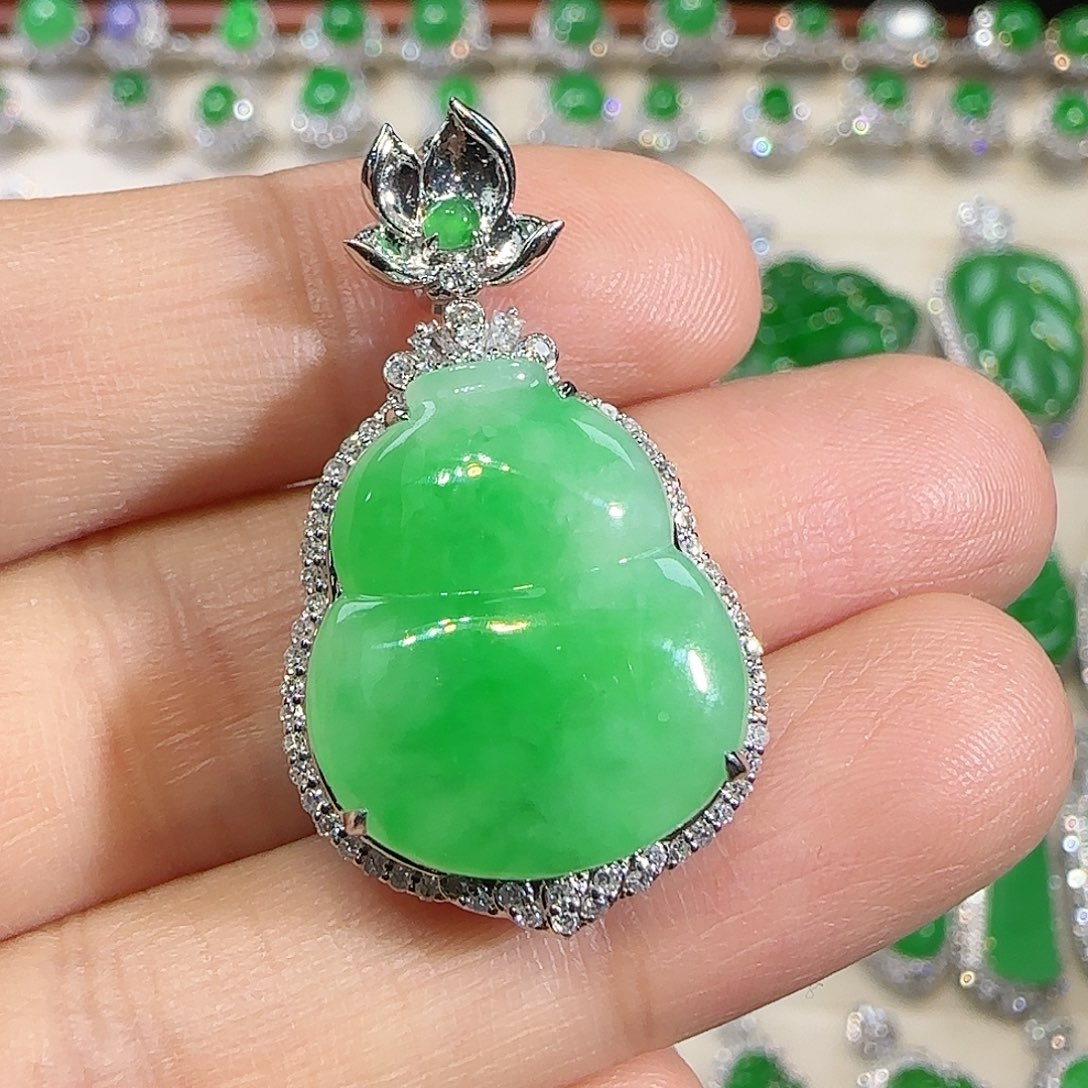 翡翠吊坠(不含链)18K金镶嵌