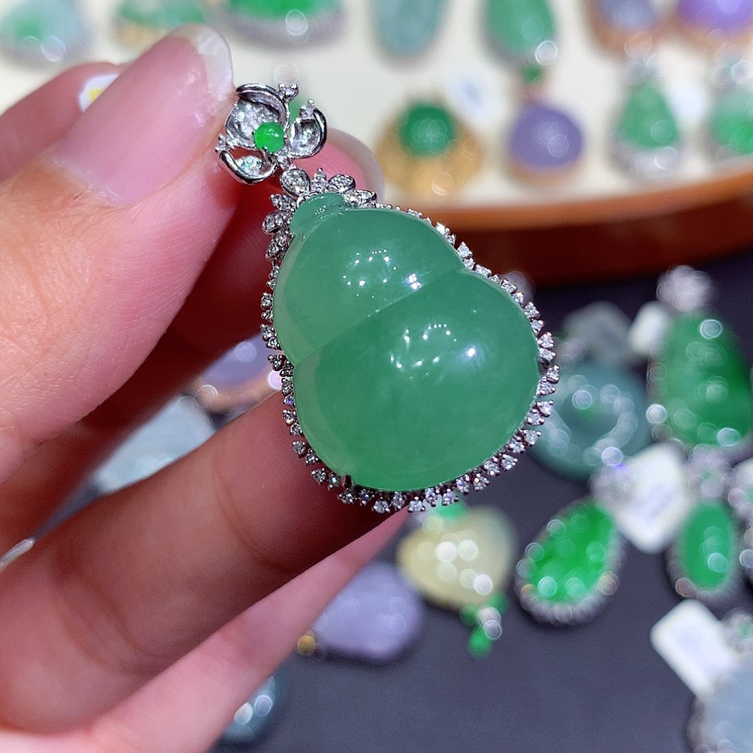 翡翠吊坠(不含链)18K金镶嵌