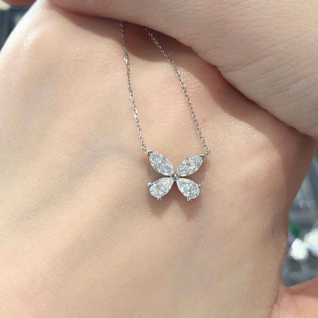 18K金镶嵌实验室培育钻石蝴蝶项链