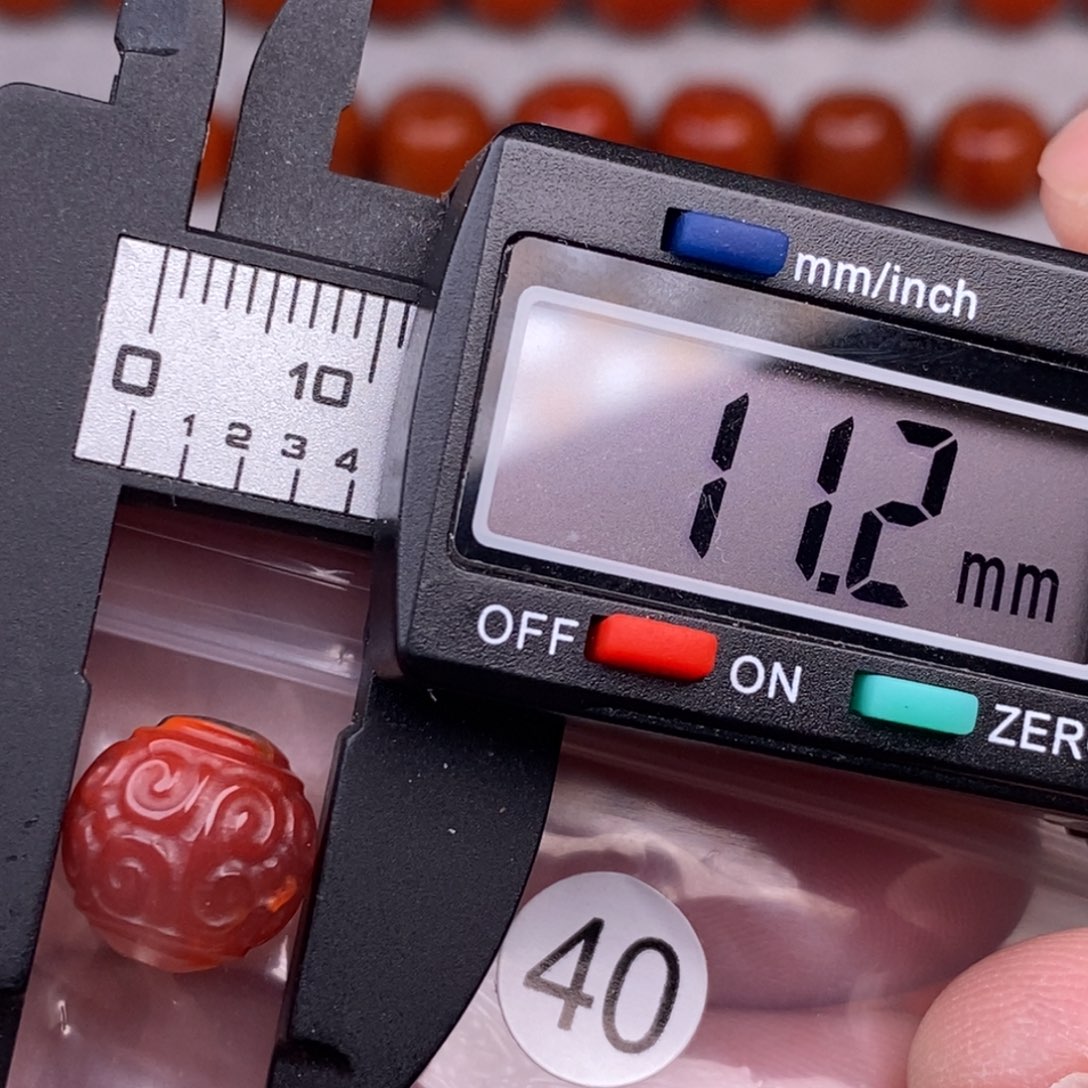 南红玛瑙未镶嵌配饰有瑕疵