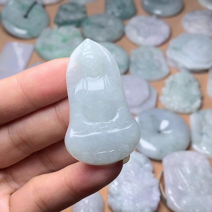 向***༄翡翠未镶嵌颈饰观音