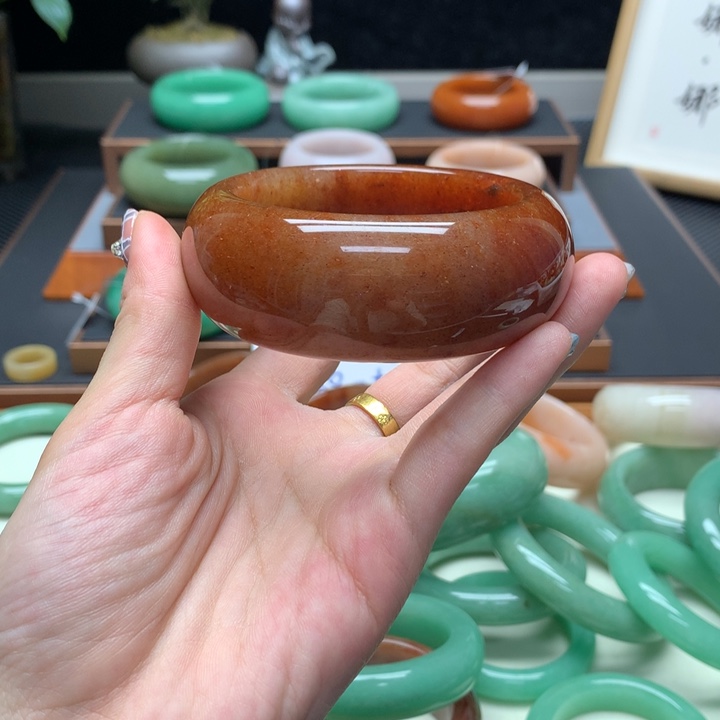 从***莱石英质玉（非洲翠）合金舍