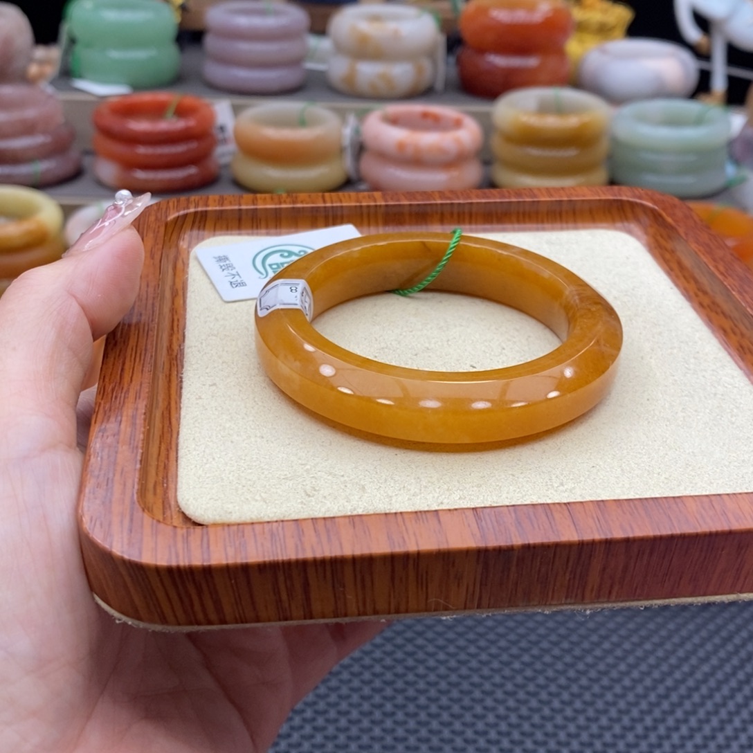 未镶嵌手镯石英质玉