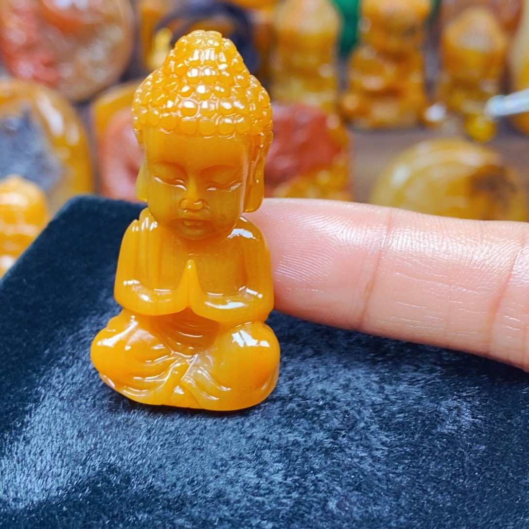 未镶嵌石英质玉（黄龙玉）颈饰