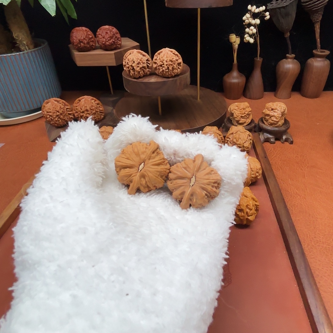 黑***子手串/手链核桃白狮子