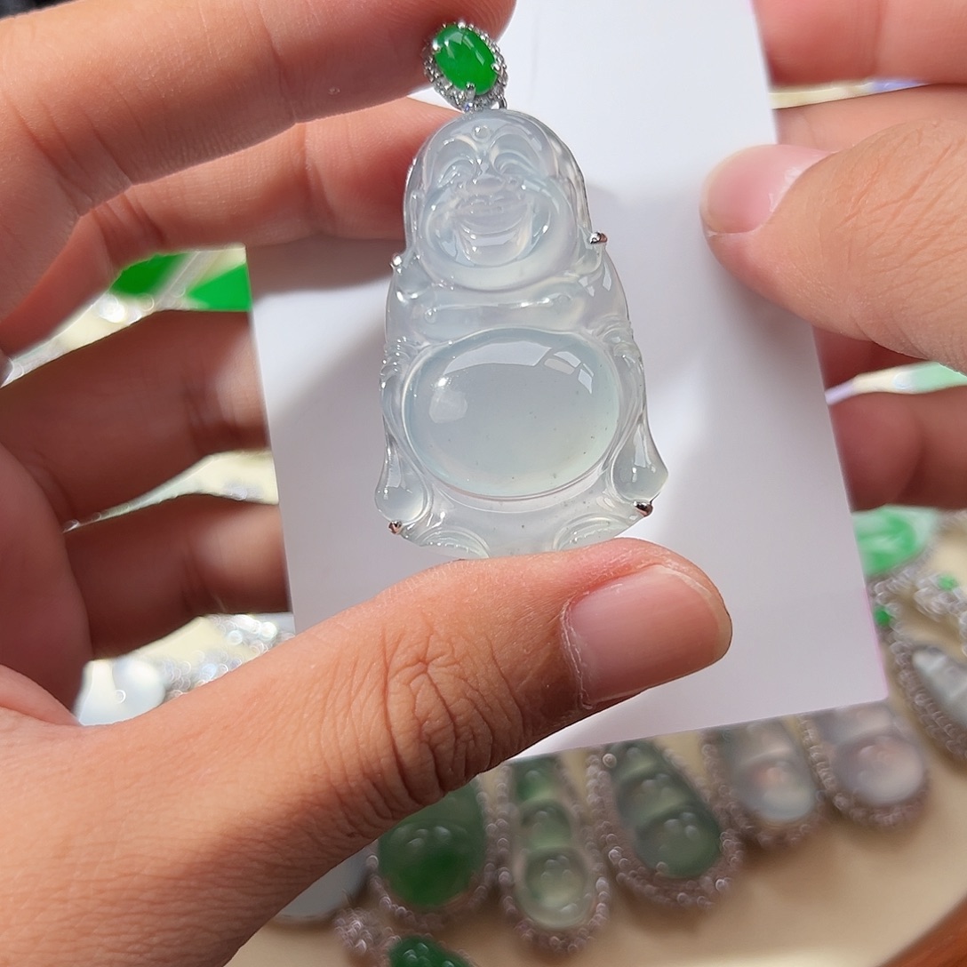 翡翠18K金镶嵌颈饰高冰起杠光厚装大件翡翠站佛