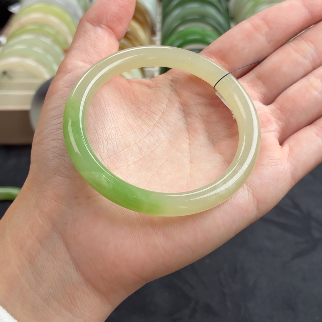 和田玉未镶嵌手镯-冰浅晴底一口清新明艳翠