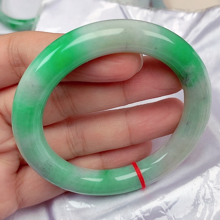 翡翠未镶嵌手镯57阳绿色圆条手镯