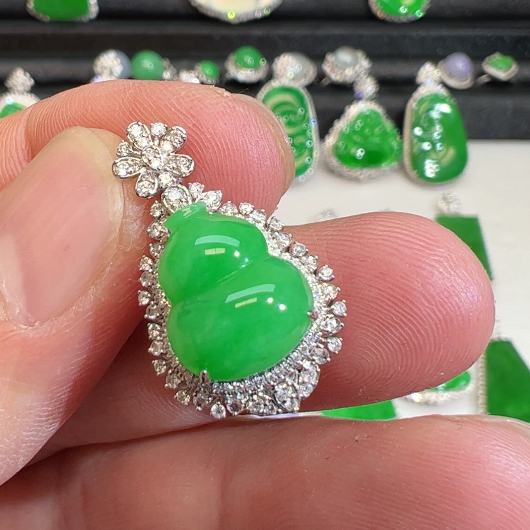 翡翠吊坠(不含链)18K金镶嵌