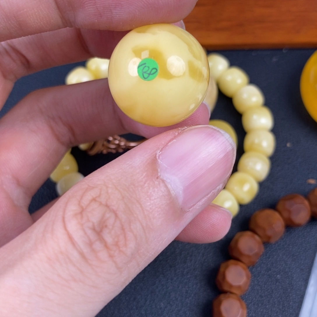 琥珀未镶嵌裸石40