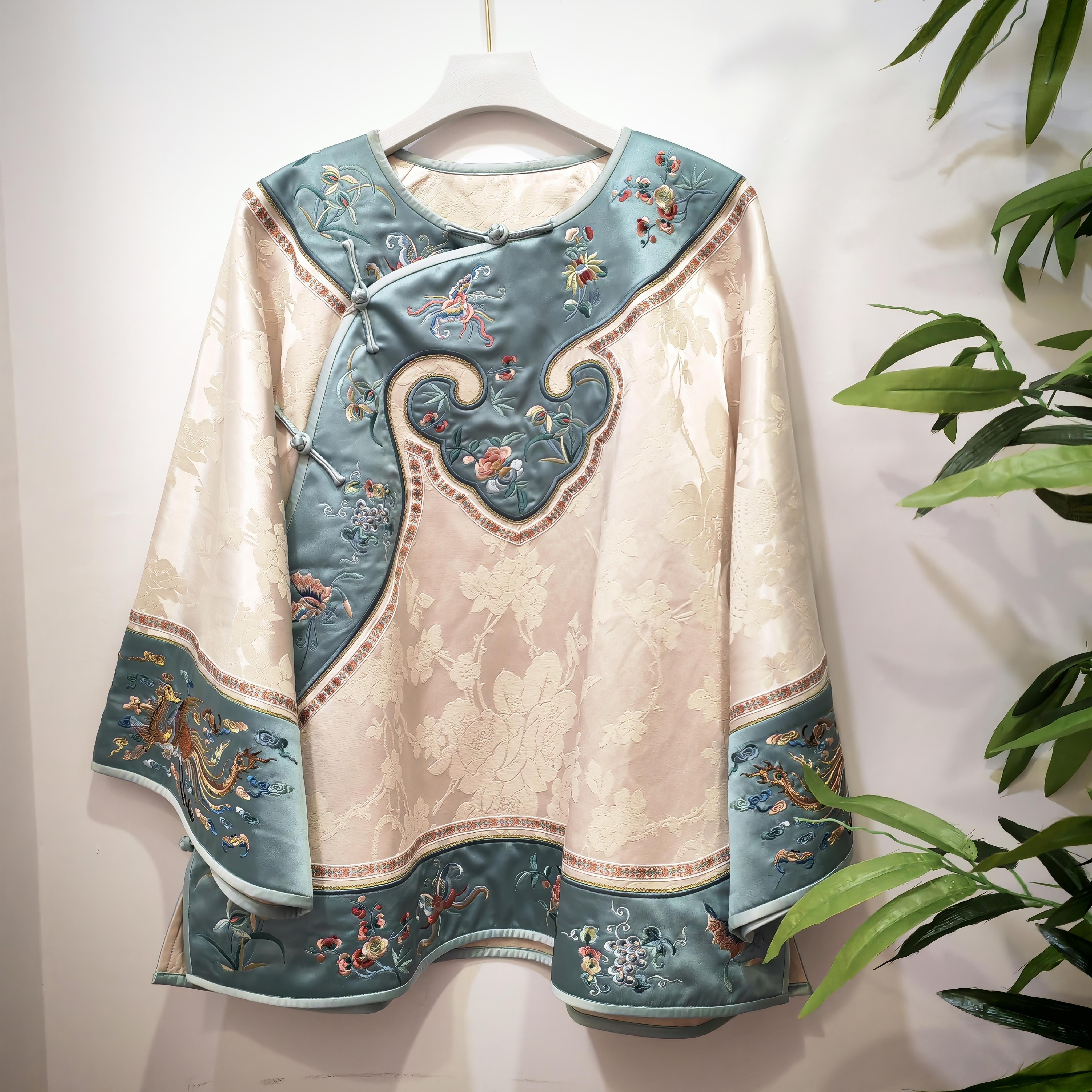 中式复古圆领斜襟提花缎重工刺绣上衣