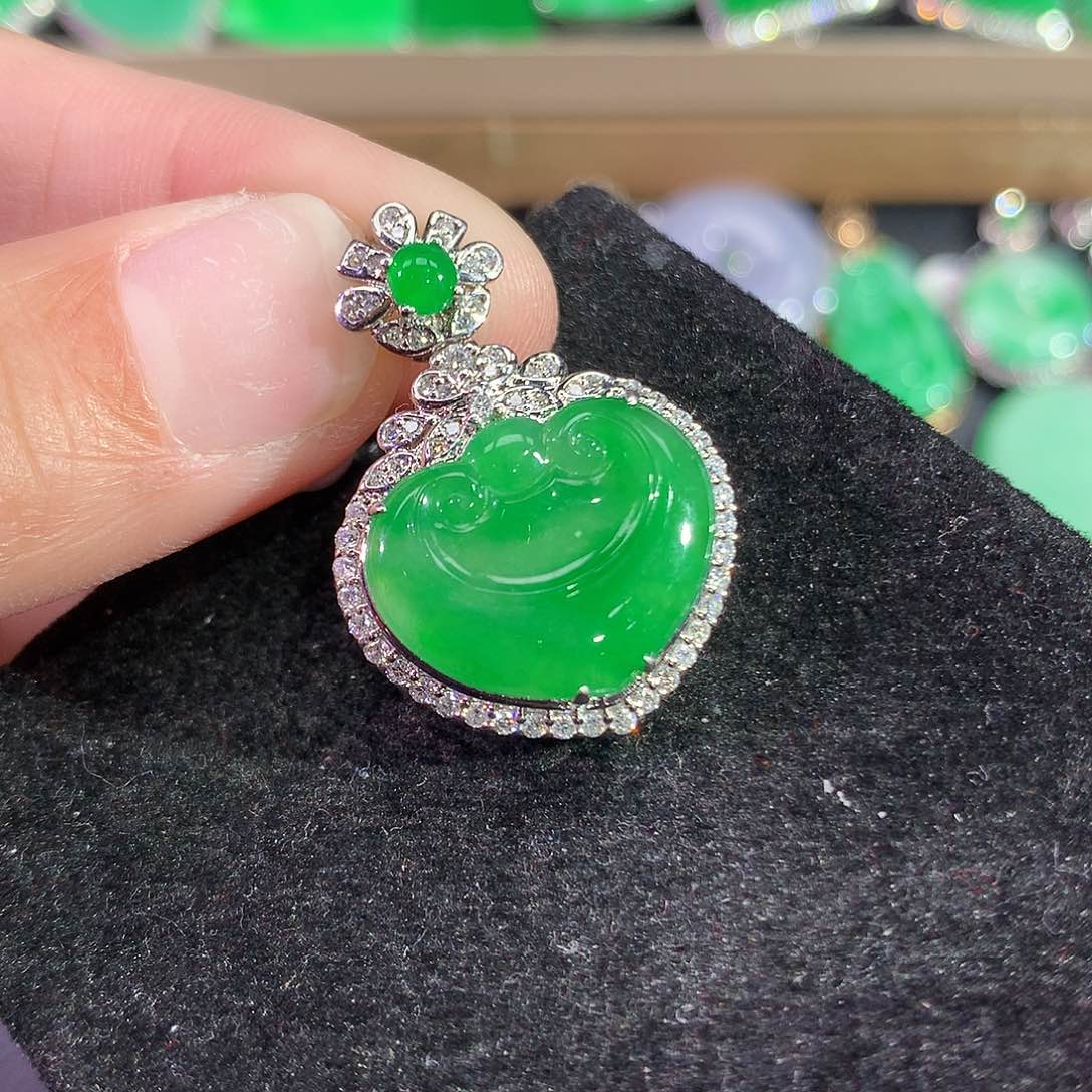 翡翠吊坠(赠链)18K金镶嵌