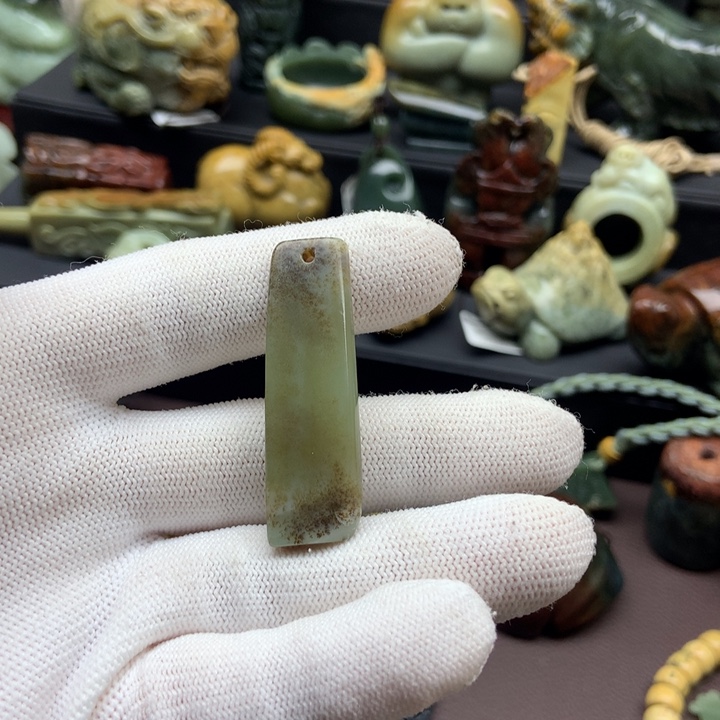 细***芬透闪石质玉未镶嵌挂件