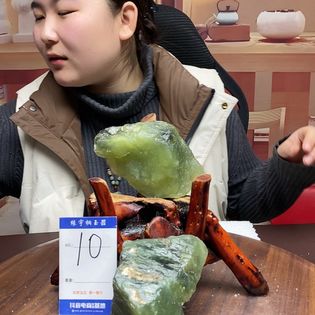 蛇纹石玉原石未镶嵌