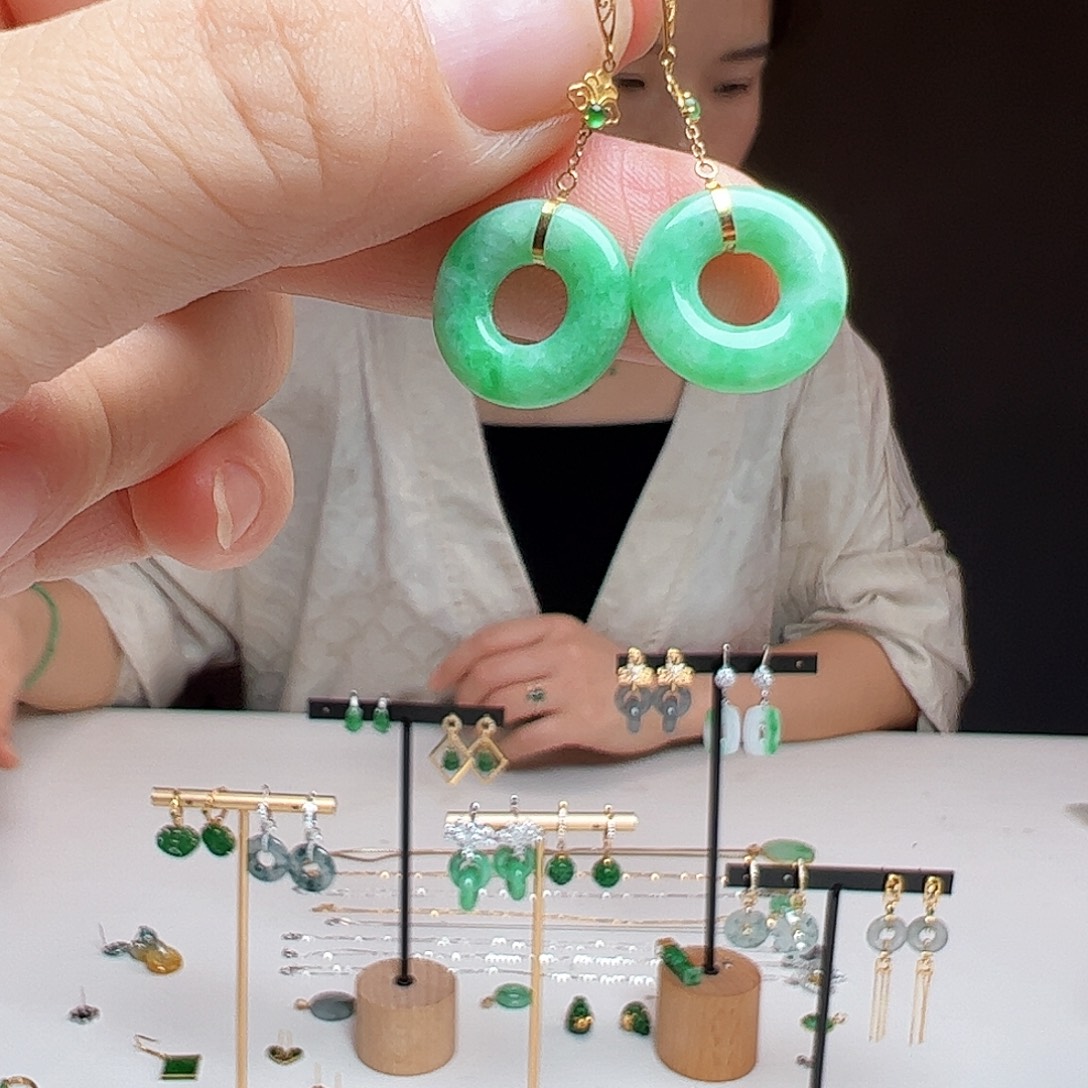 翡翠18K金镶嵌耳饰天然翡翠