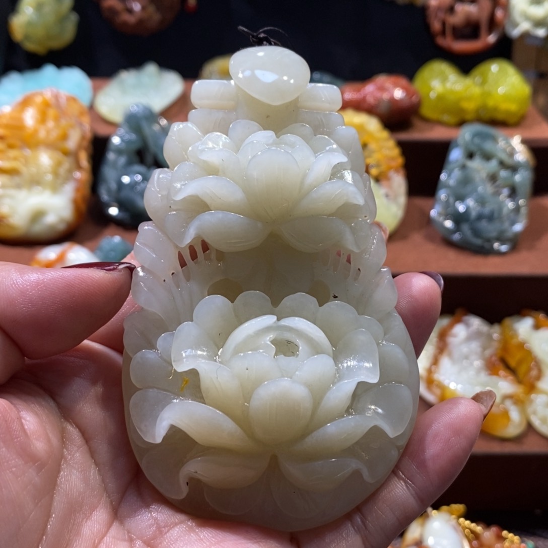 蛇纹石玉颈饰未镶嵌